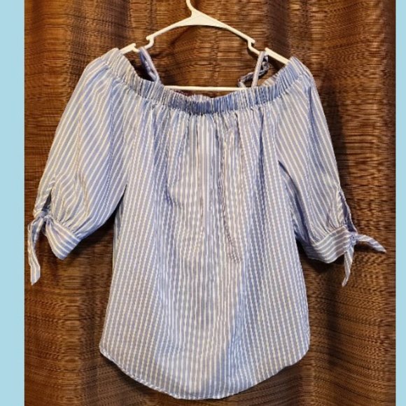 Small off-the-shoulder cotton blouse - Picture 1 of 4